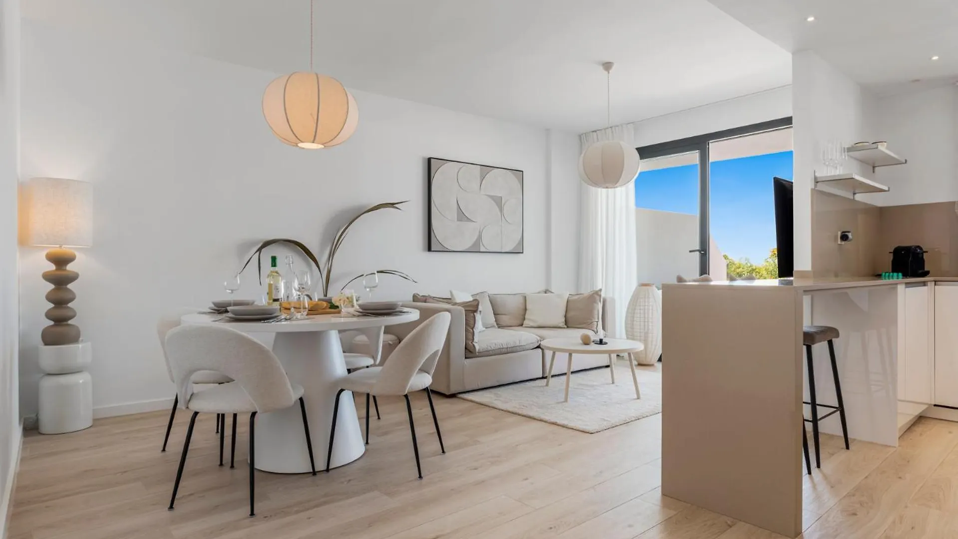 Estepona Beach Getaway 2Br Apartment W Sea View スペイン