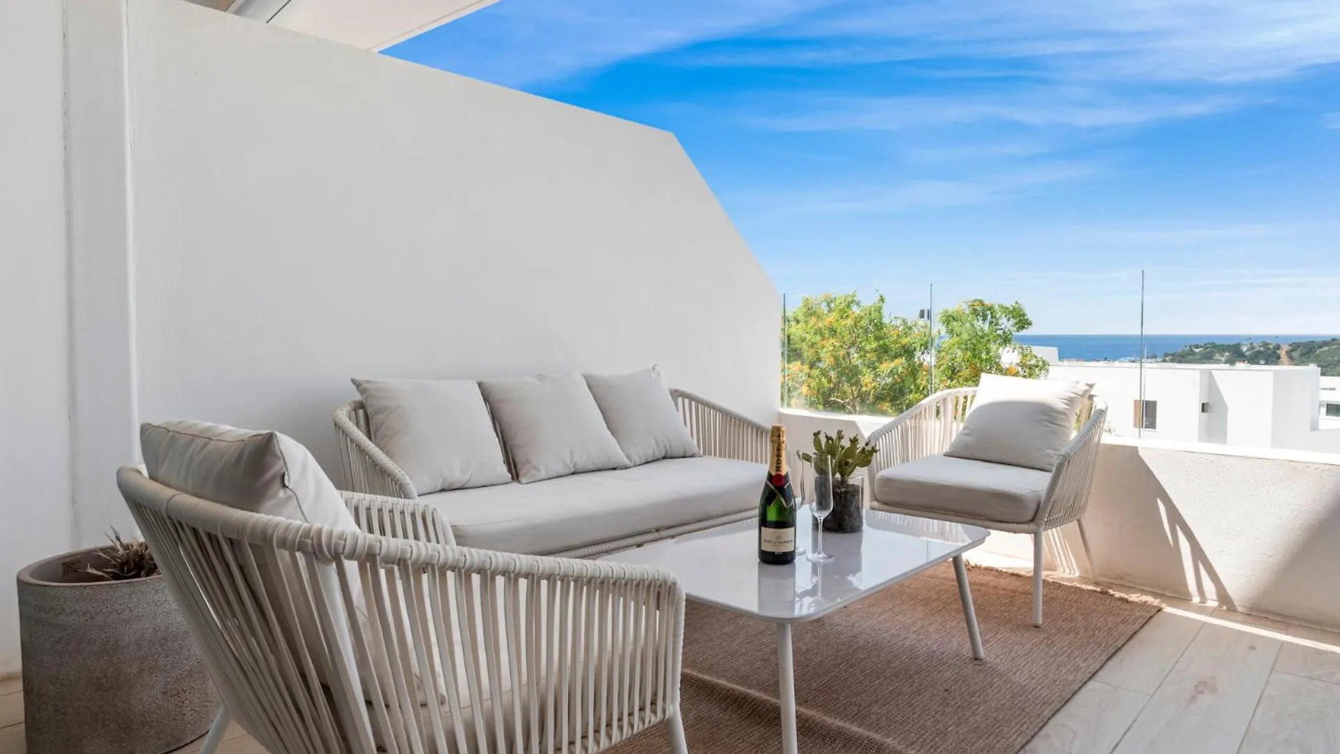 Estepona Beach Getaway 2Br Apartment W Sea View